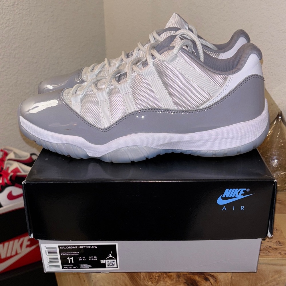 Nike Air Jordan 11 Retro Low - Gray and White